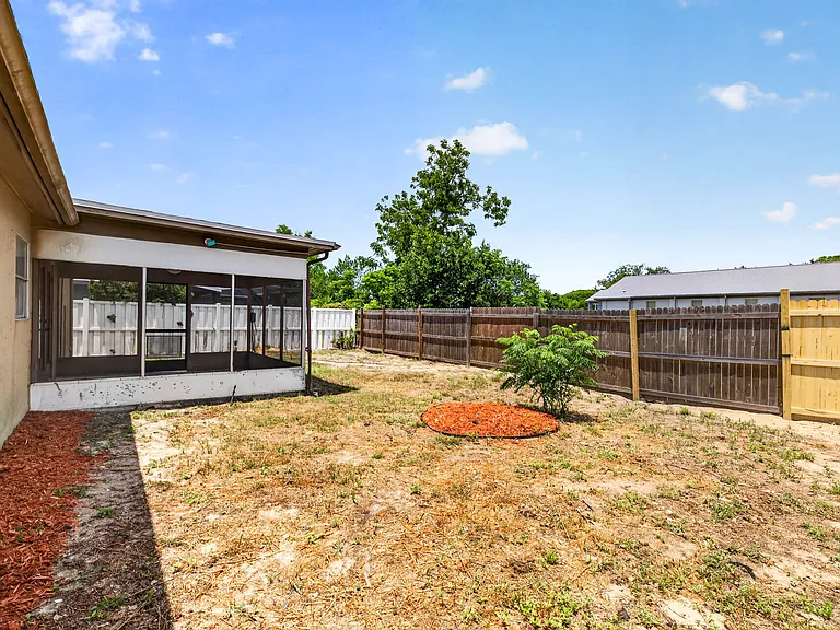 8601 Zane Ln — Photo 11