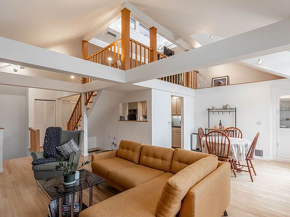 3rd image of 208-210 Vaughan St #4