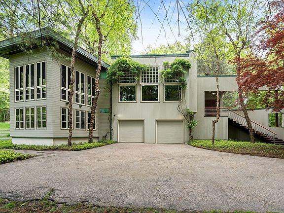 5th image of 44 Maple St