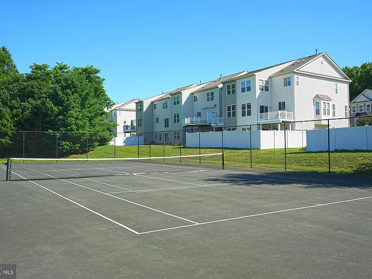 1670 Mohegan Dr #B — Photo 42