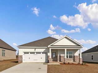 262 Weeping Willow Trl, Headland, AL 36345