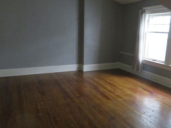 5th image of 1273 1/2 West Blvd #3