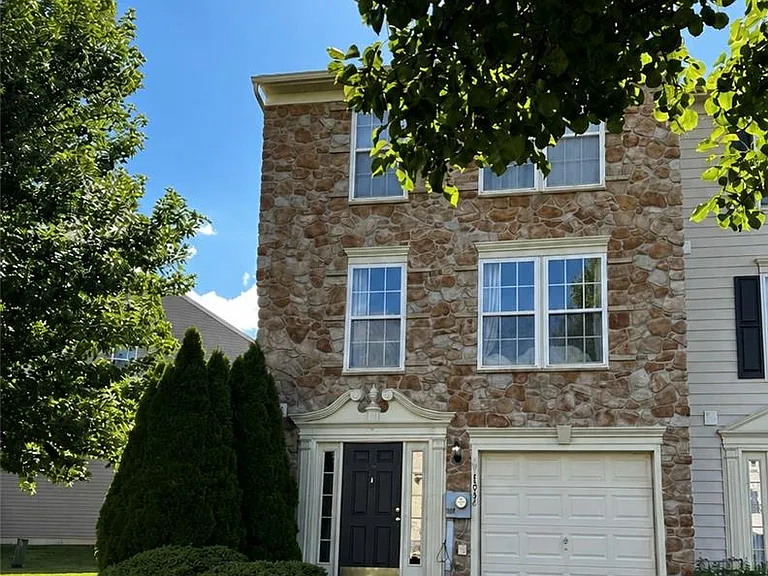 1051 Sparrow Way — Photo 1