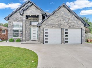 2927 Clemenceau Blvd, Windsor, ON N8T 2R2