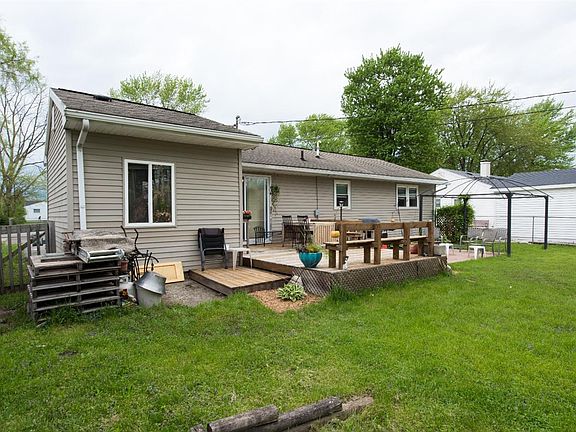 5th image of 423 Woodlawn Ave