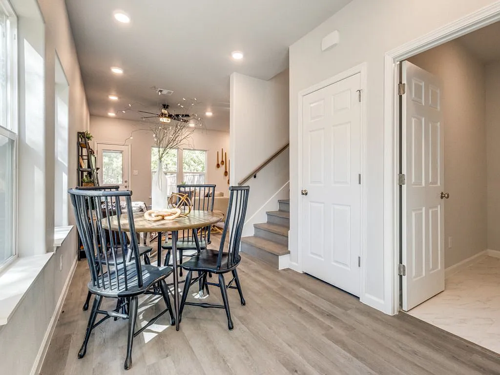 6 bed, 4.0 bath, 1421 sqft, $1,250 — Photo 3