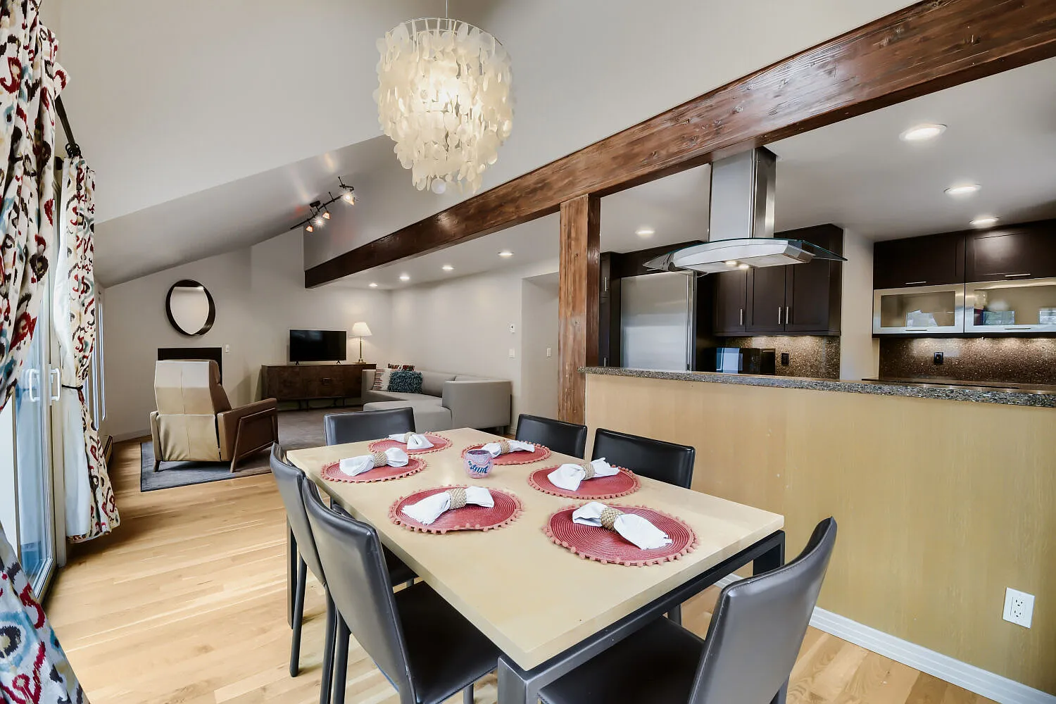 4 bed, 4.5 bath, 2506 sqft, $7,495 — Photo 4