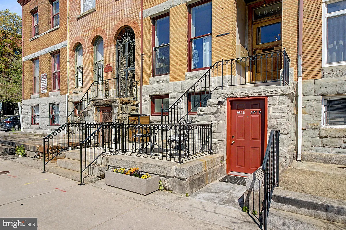 Photo 1 of 16 - 1625 Saint Paul St #B - Baltimore, MD Primary Photo - 1625 Saint Paul St #B