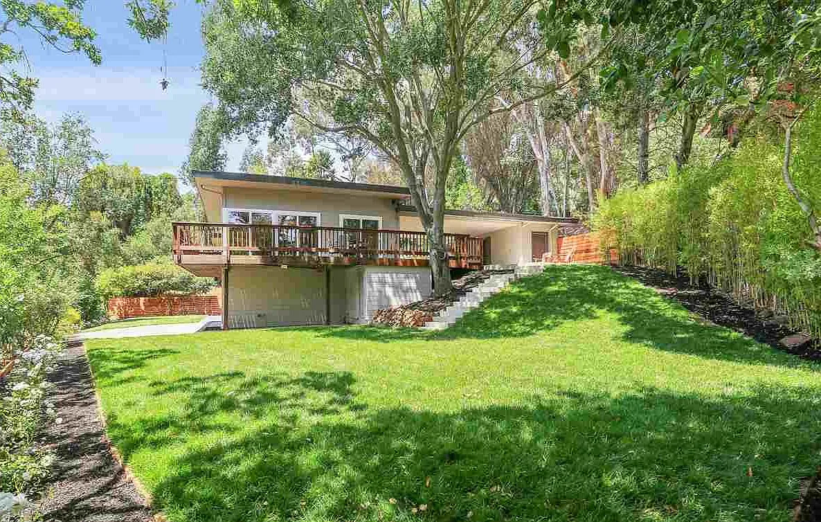 10 Westwood Ct photo 1