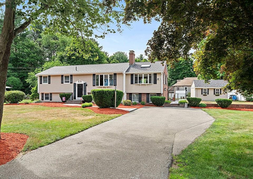 1st image of 17 Marie Ave