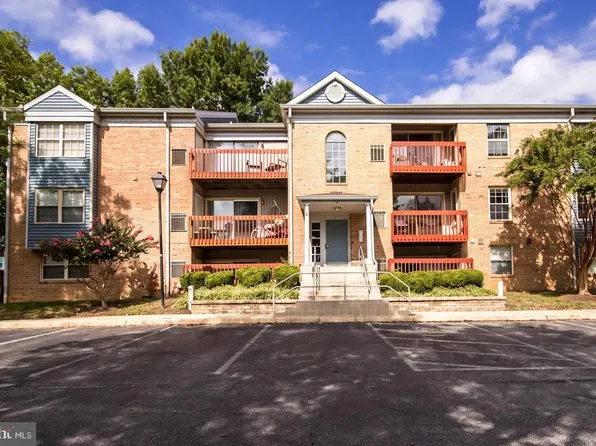 6 Cedar Valley Pl APT 302, Essex, MD 21221
