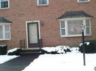 138 Point Of Woods Dr, Albany, NY 12203