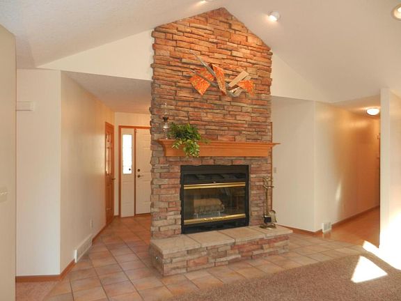 3rd image of 240 Lincliff Dr