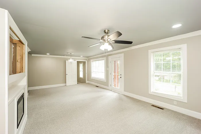 766 Cascade Dr — Photo 3