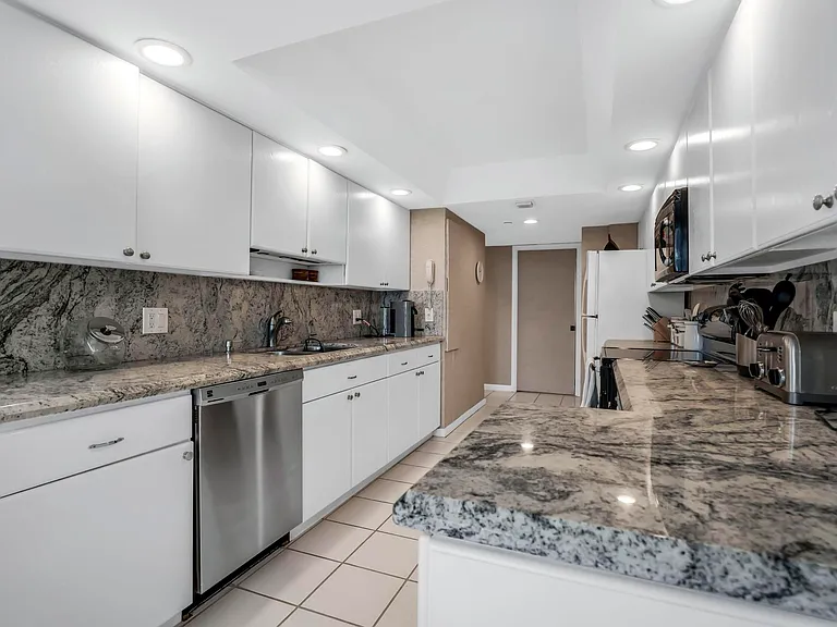 4201 N Ocean Blvd #203 — Photo 29