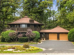 938 Shabbona Dr, Fontana, WI 53125