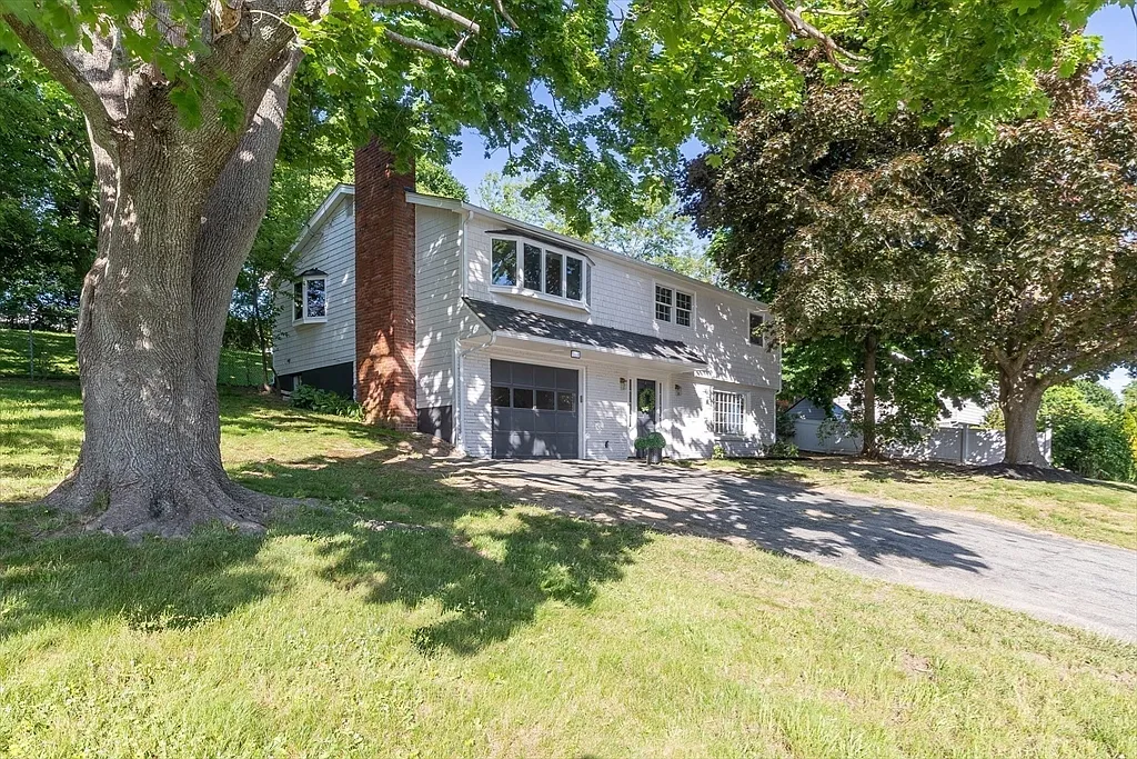 4 bed, 1.5 bath, 1320 sqft, $5,500 — Photo 2