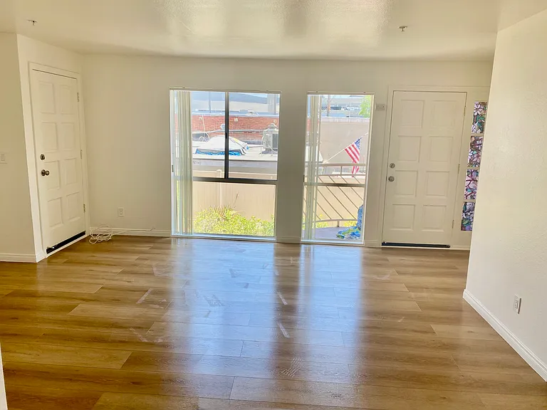 108 W Maple St #23 — Photo 25