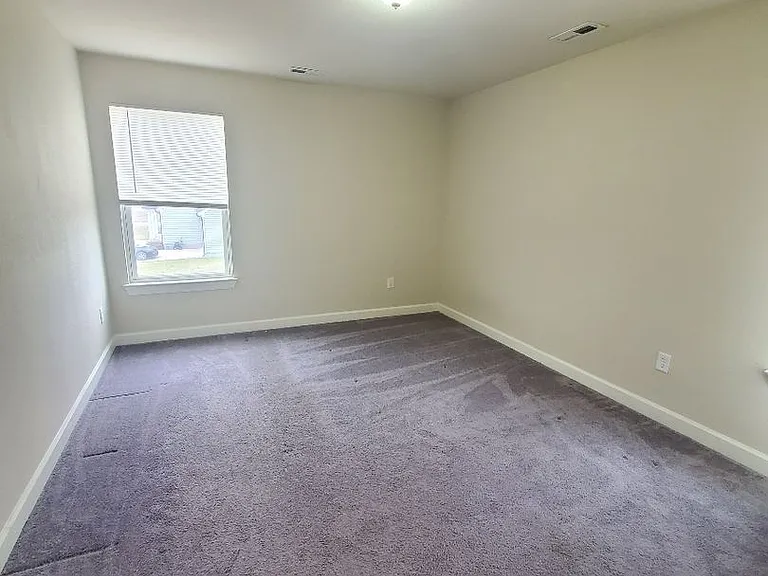 102 Stedman Ln W — Photo 18