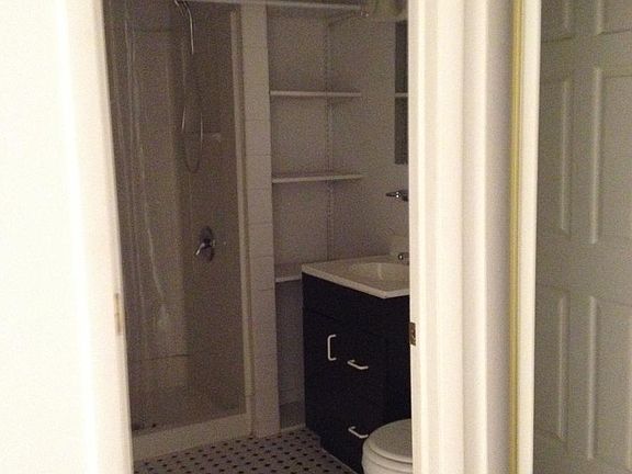 4th image of 809 Catharine St Floor 1