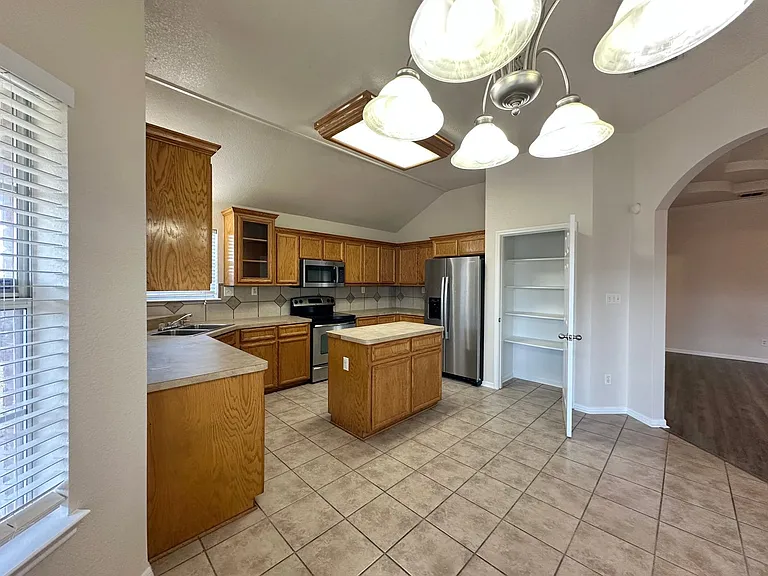 2709 Hydrangea Ave — Photo 10