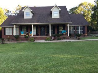 15 Cedarwood Dr, Laurel, MS 39440