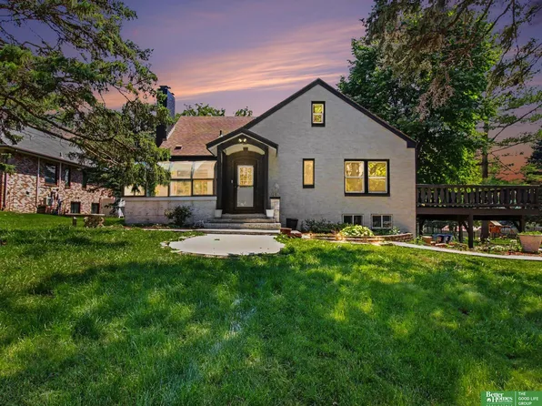 306 Bellevue Blvd S, Bellevue, NE 68005