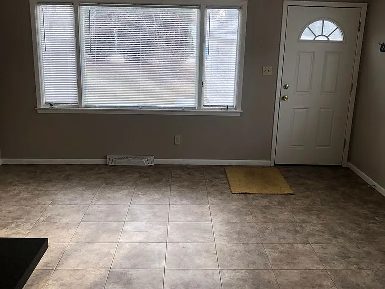 1130 Easton Ave — Photo 6