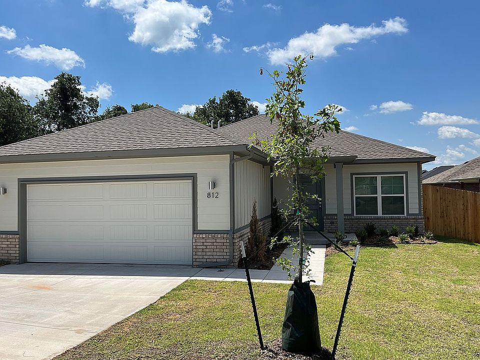 1st image of 812 Winchester Cir