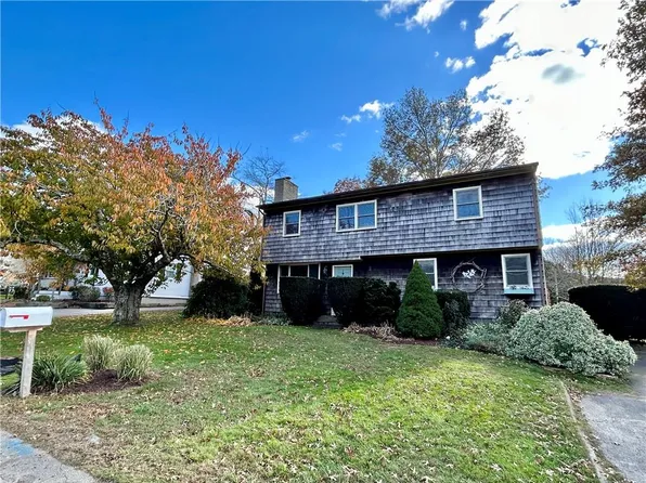 26 Old Pine Rd, Narragansett, RI 02882