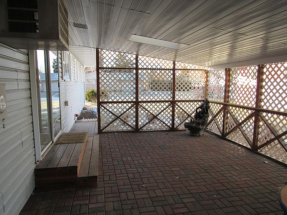 5th image of 301 Poplar St