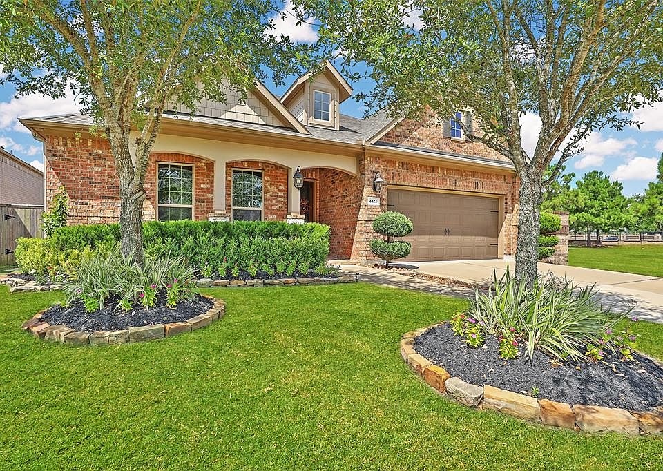 Stunning one story home nestled in the heart of Cinco Ranch. You will love the oversize yard and sparkling pool with spa. 4422 Calvet Forest has been meticulously maintained and the pride of ownership is obvious!