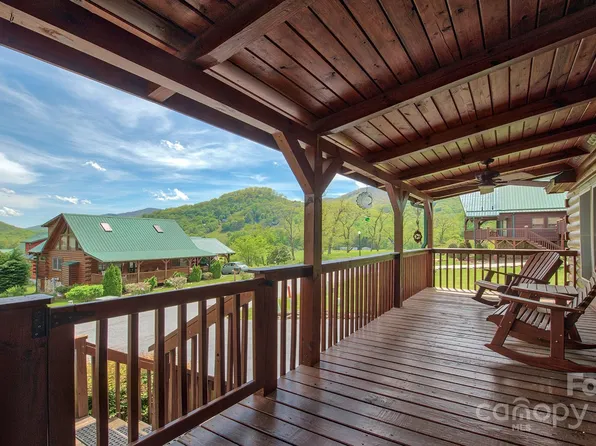31 Contentment Pl, Maggie Valley, NC 28751