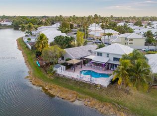 15401 SW 47th Ter, Miami, FL 33185