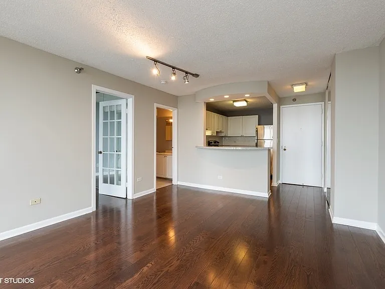 111 W Maple St #2408 — Photo 2