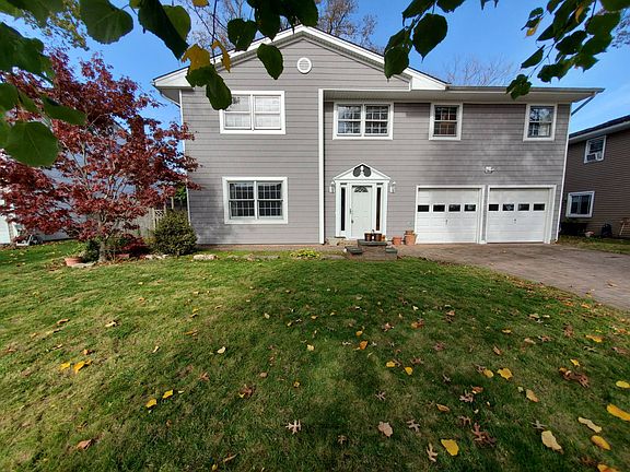 2nd image of 9 Country Squire Ct