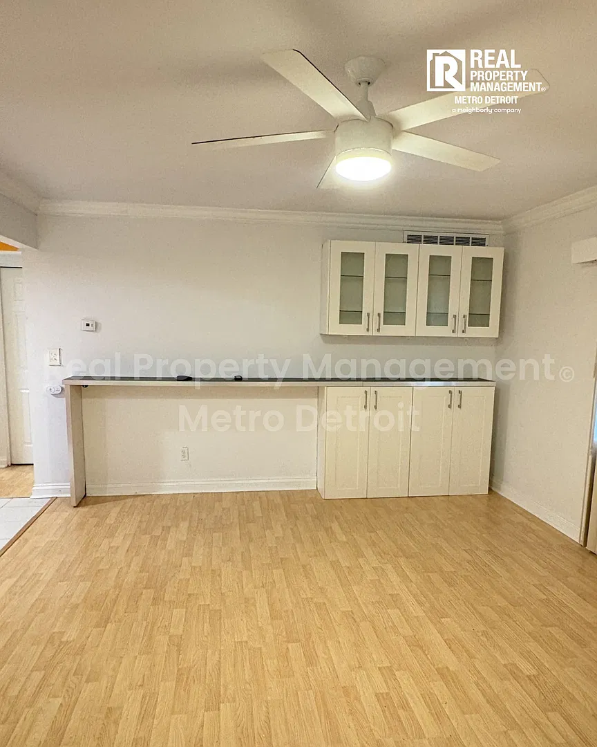 Charming Suburban Condo — Photo 4