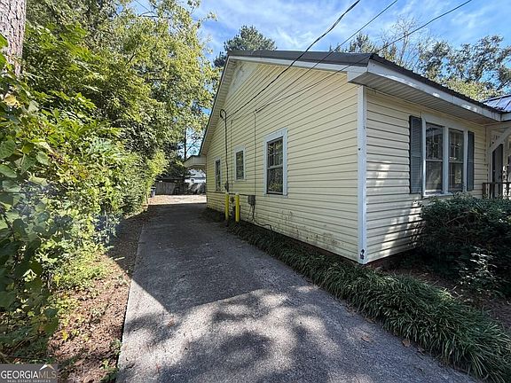 4th image of 109 Leon St