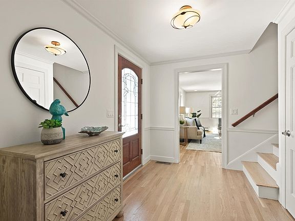 5th image of 6 Canterbury Dr