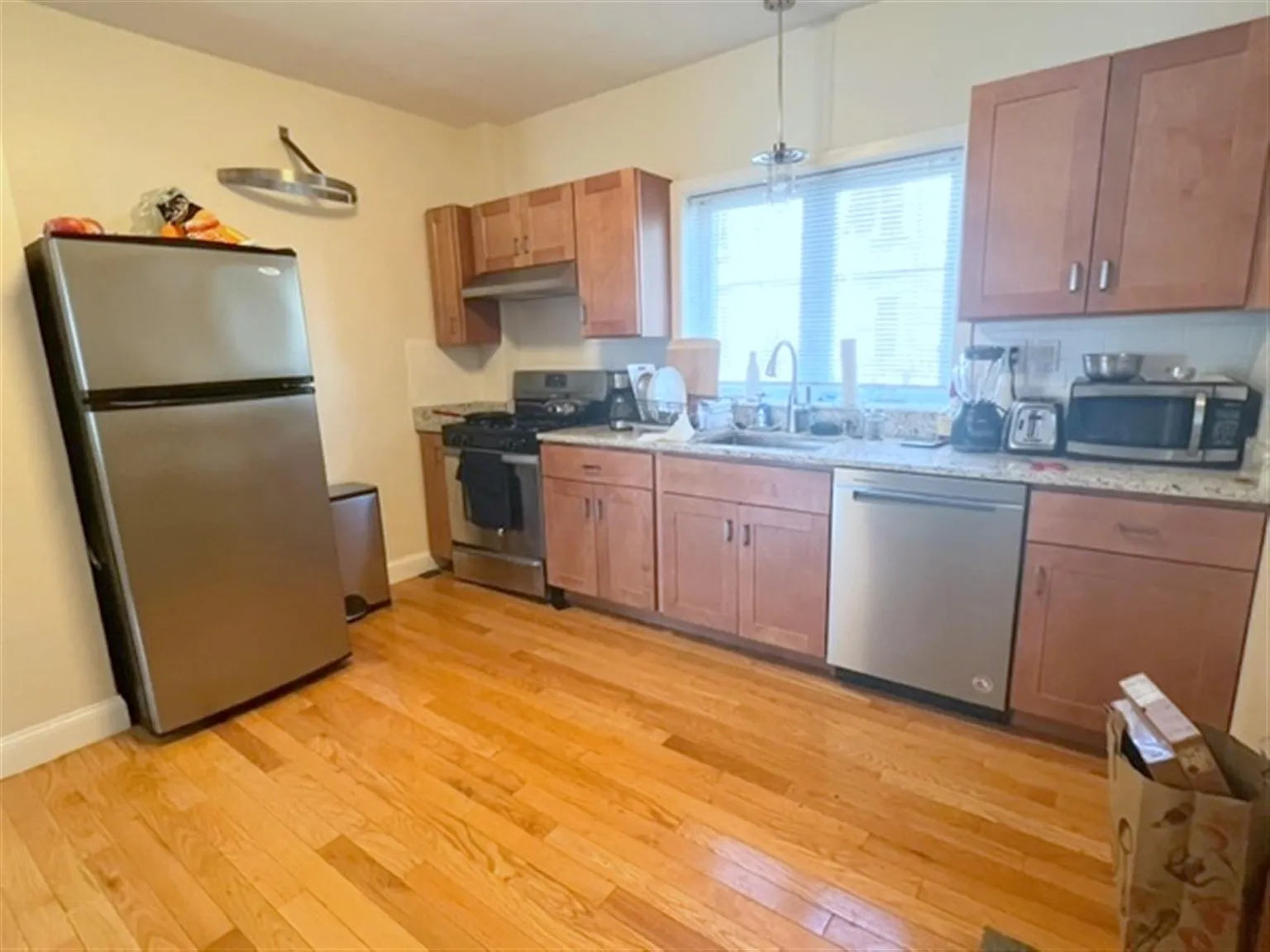 3 bed, 1100 sqft, $4,200 — Photo 1