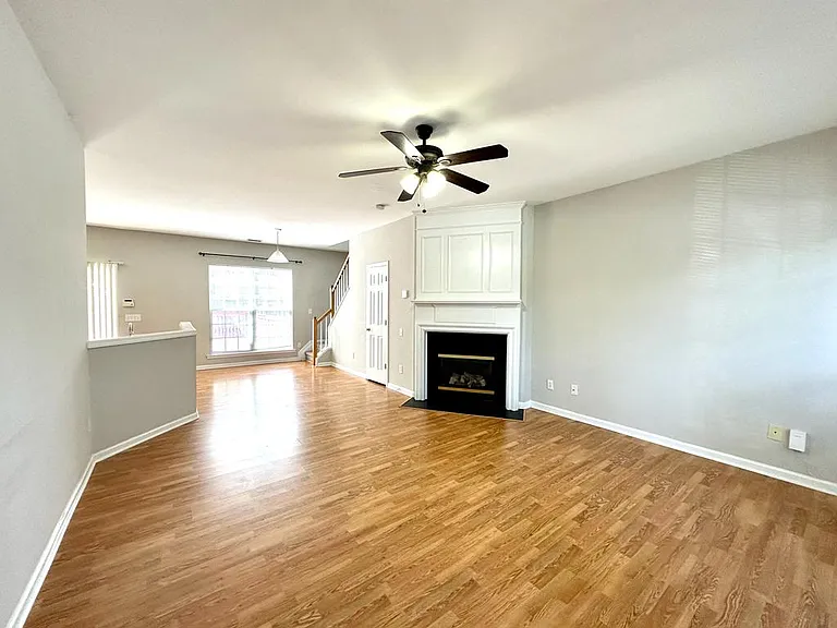 2421 Normancrest Ct — Photo 2