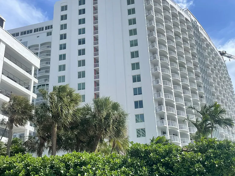 5401 Collins Ave #1513 — Photo 2