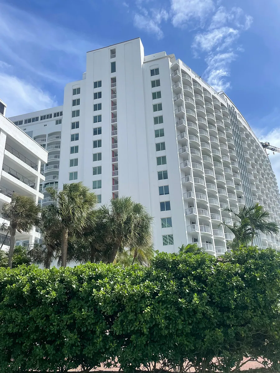 Building Photo - 5401 Collins Ave #1513