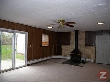 3rd image of 15540 Green Lane Ave