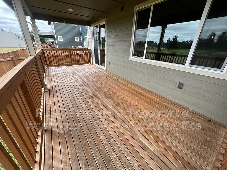 910 Burwood St SE — Photo 29