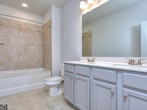 3rd image of 123 Greenview Ct