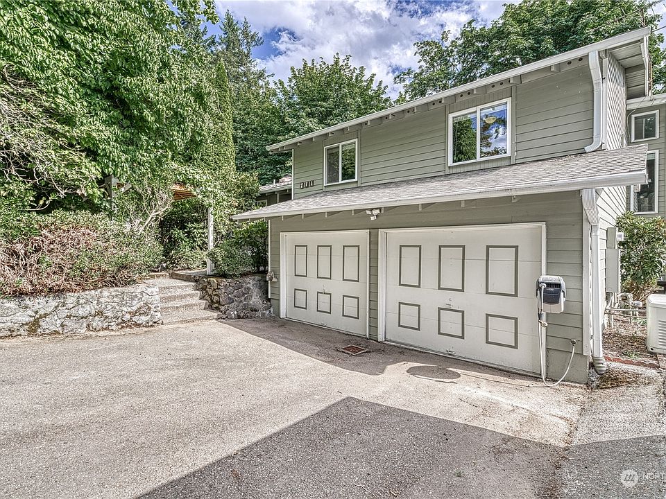 1st image of 711 NE Pinecrest Drive