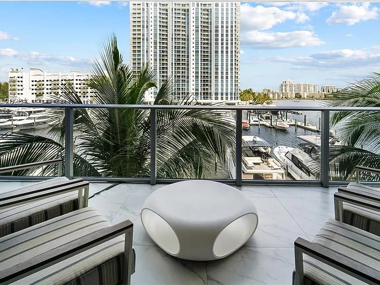 17111 Biscayne Blvd #307 — Photo 1
