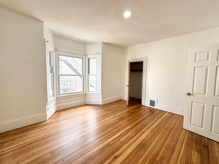 56 Pinckney St #2 — Photo 10