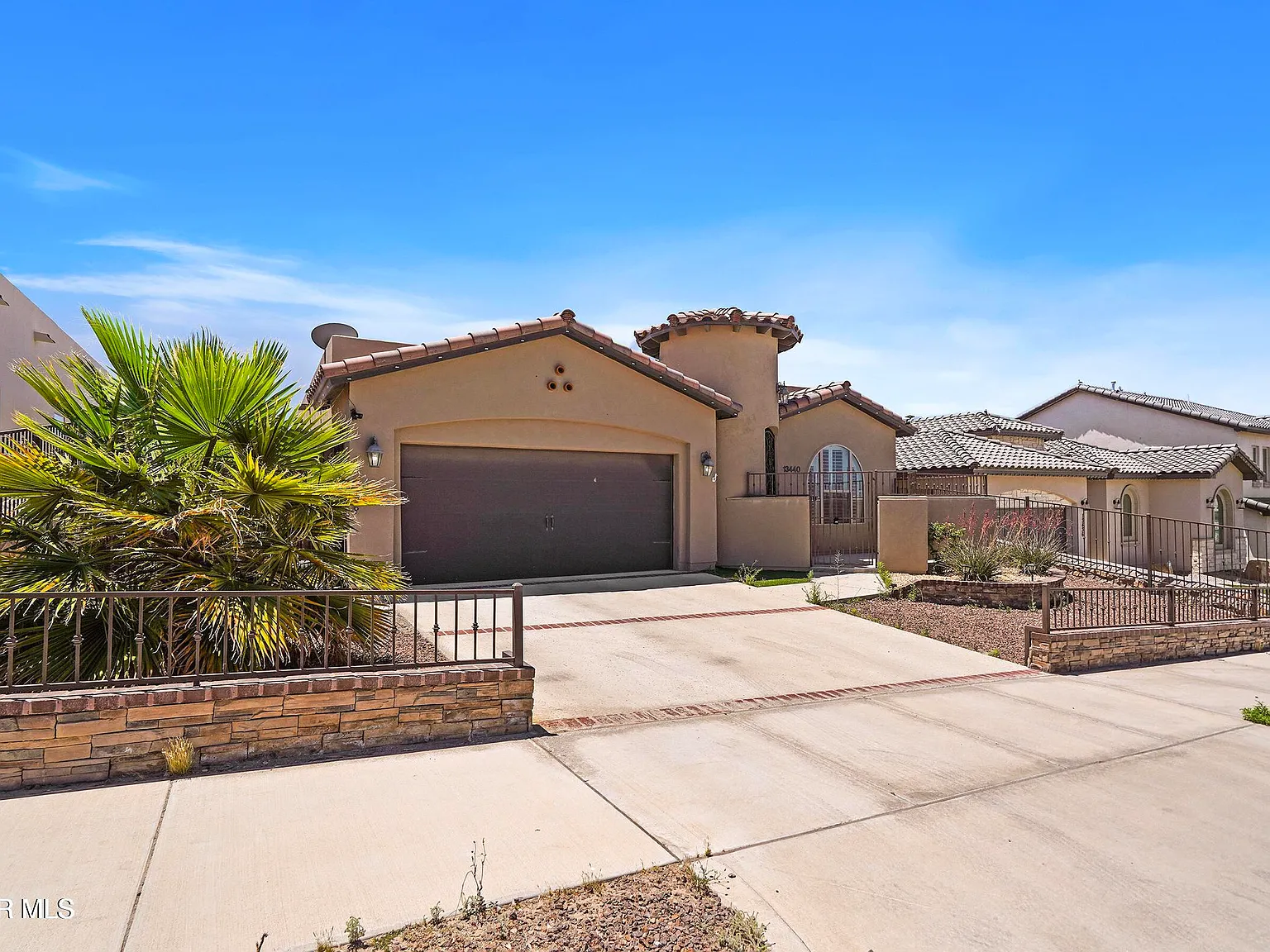 4 bed, 2.0 bath, 1812 sqft, $2,000 — Photo 2